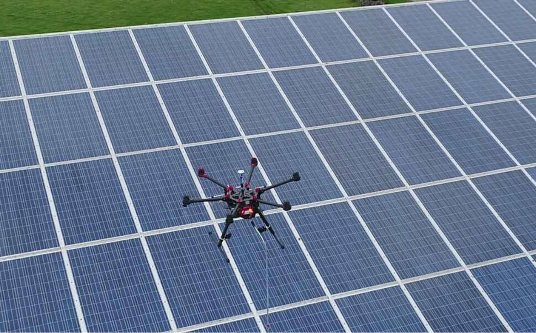 Nettoyage Drone Panneaux Photovoltaique